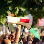 Francia, proteste studentesche: 400 licei chiusi e scontri con la polizia